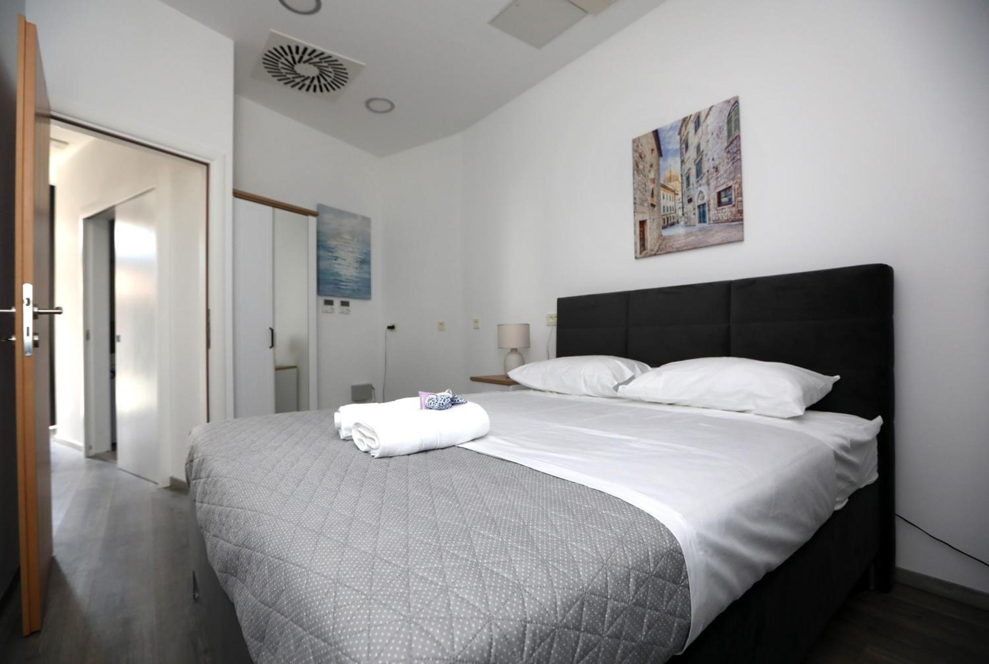 D R Apartments Šibenik Exteriör bild