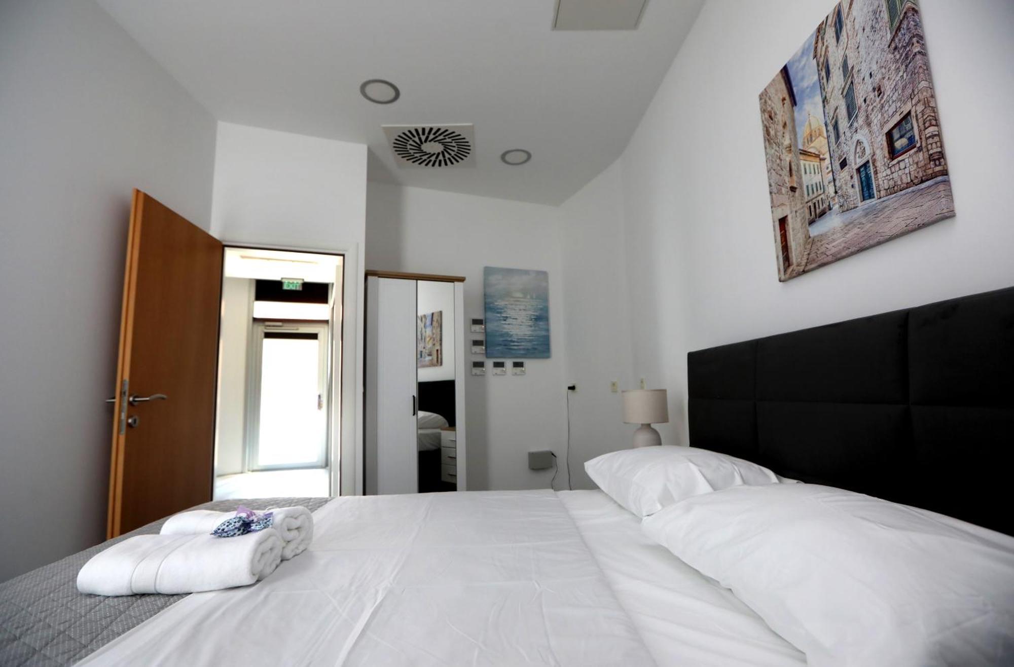 D R Apartments Šibenik Exteriör bild