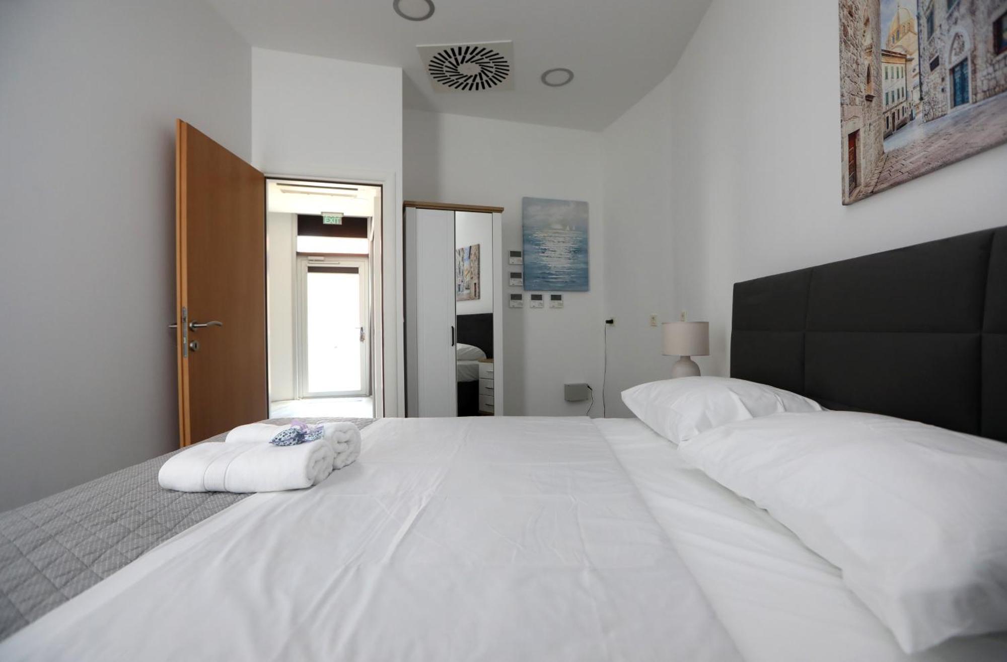 D R Apartments Šibenik Exteriör bild